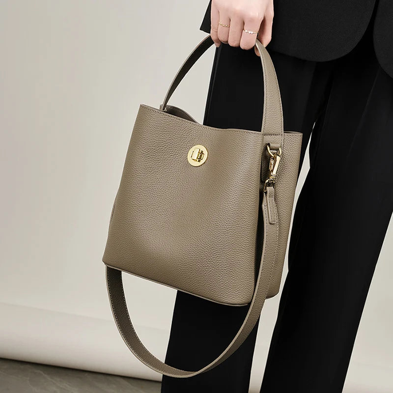 sac seau en cuir beige