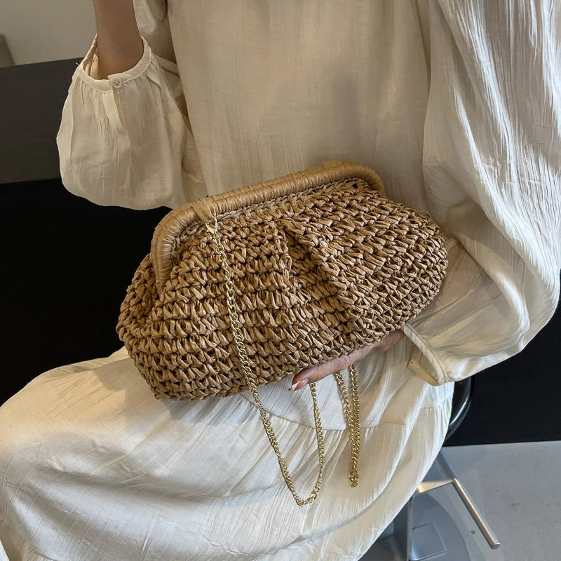 pochette en raffia beige