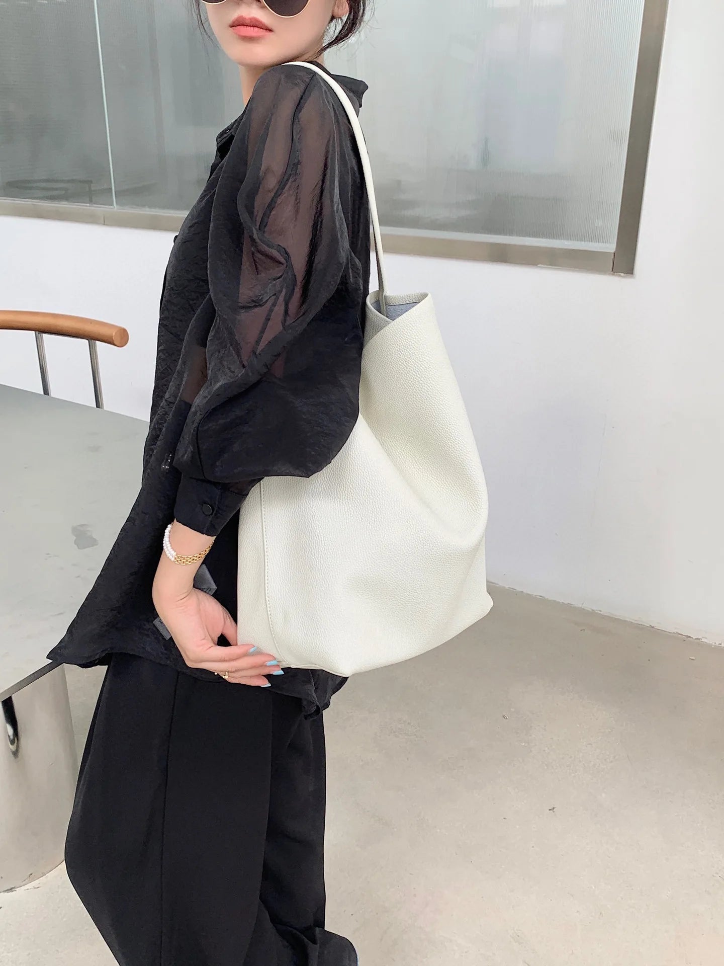 grand sac a main de luxe blanc porte a l'epaule