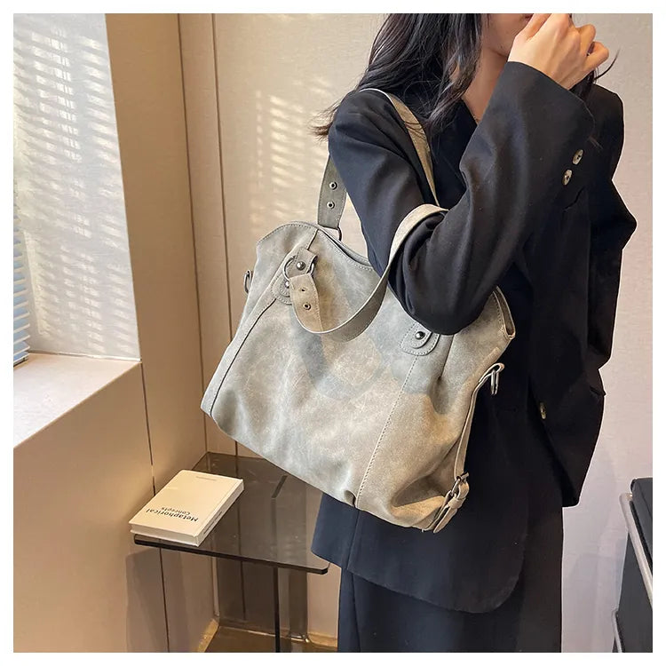 sac a main en daim porte a l'epaule