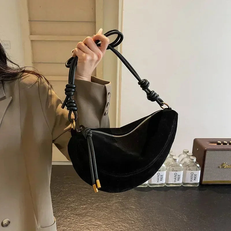 sac banane en daim noir tendance