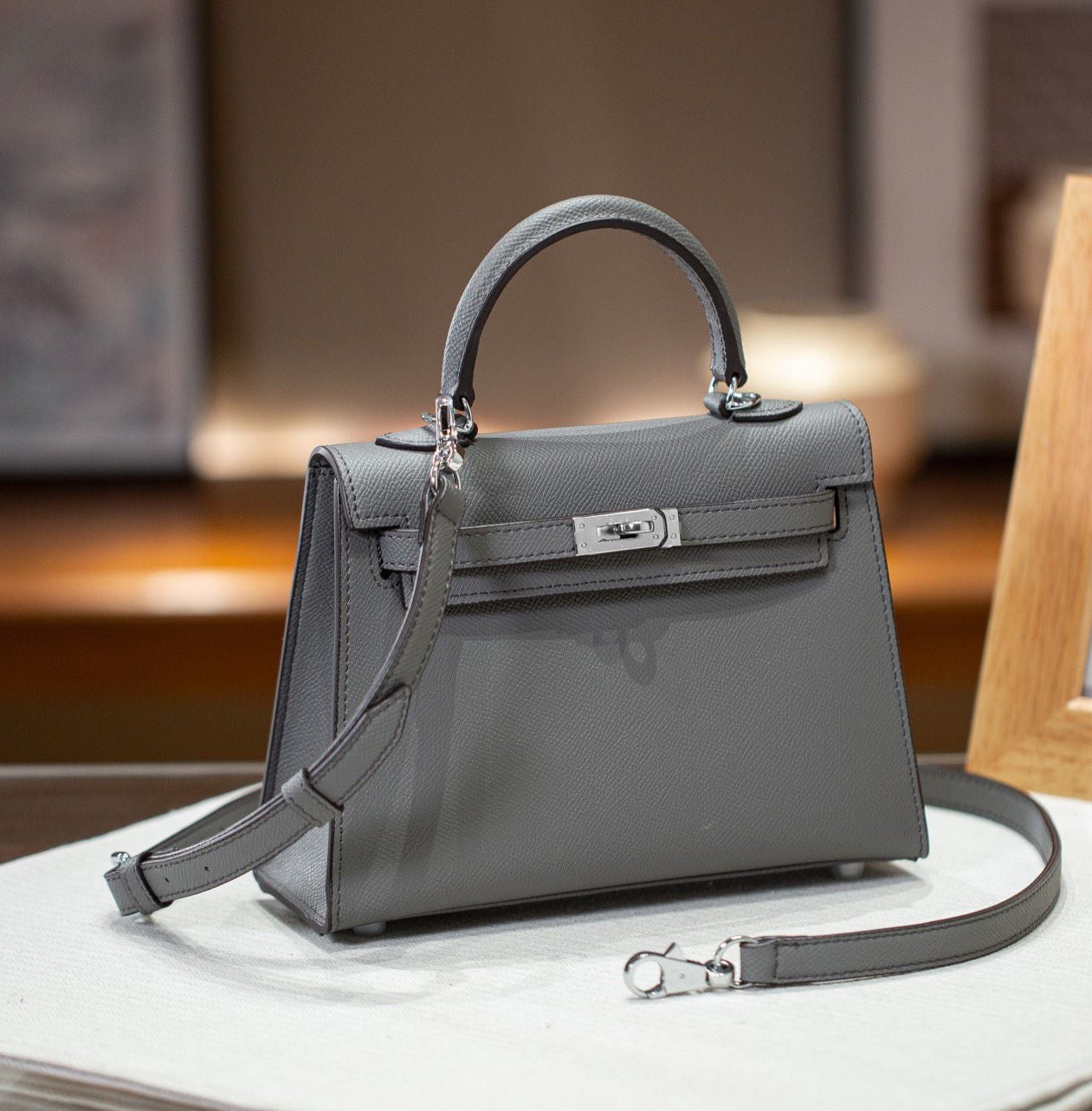 sac en cuir gris