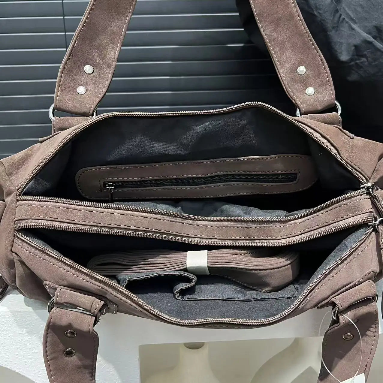 interieur du sac cabas grand format en daim