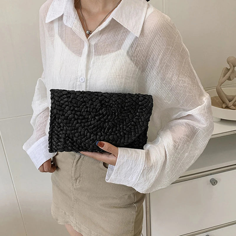 petite pochette en paille noir