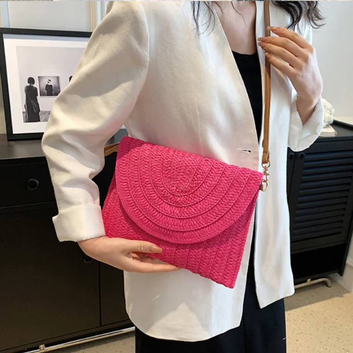 pochette en paille rose