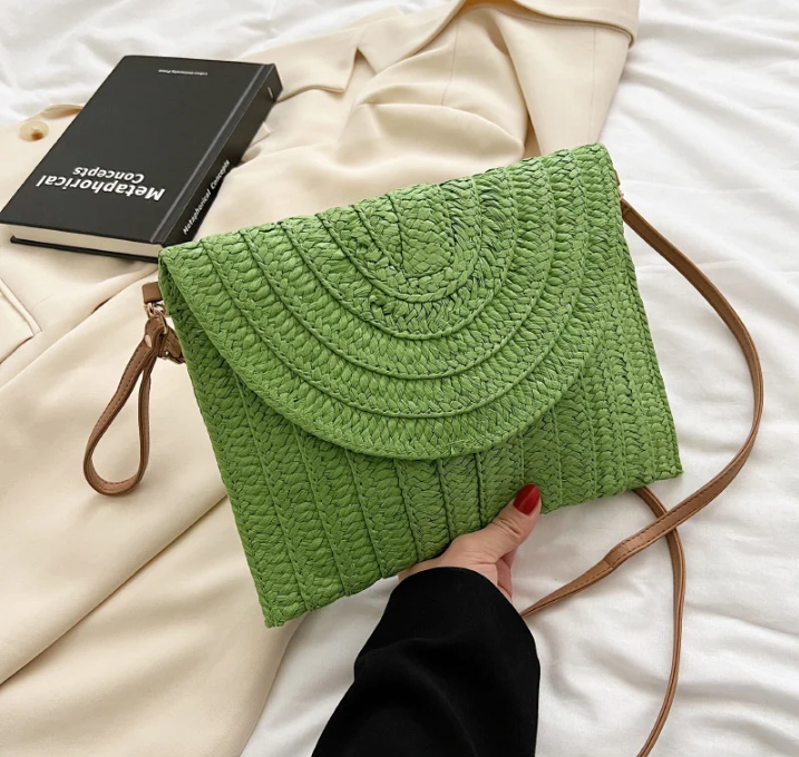pochette en paille tresse