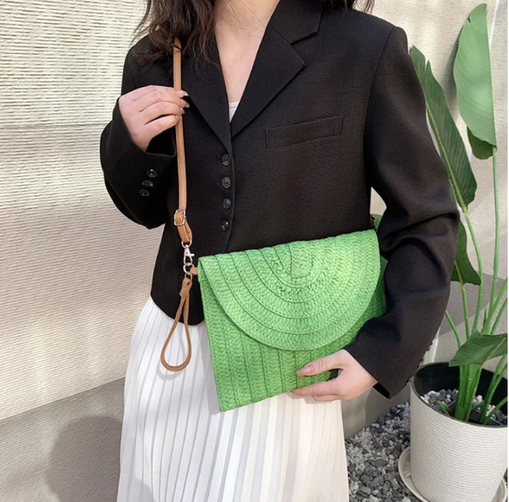 pochette en paille verte