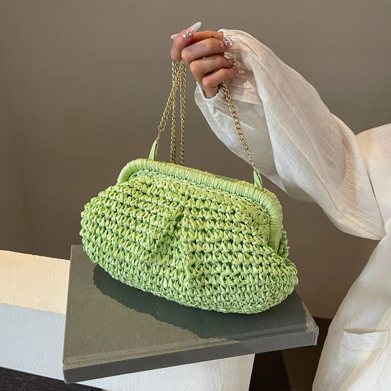 pochette en raffia vert