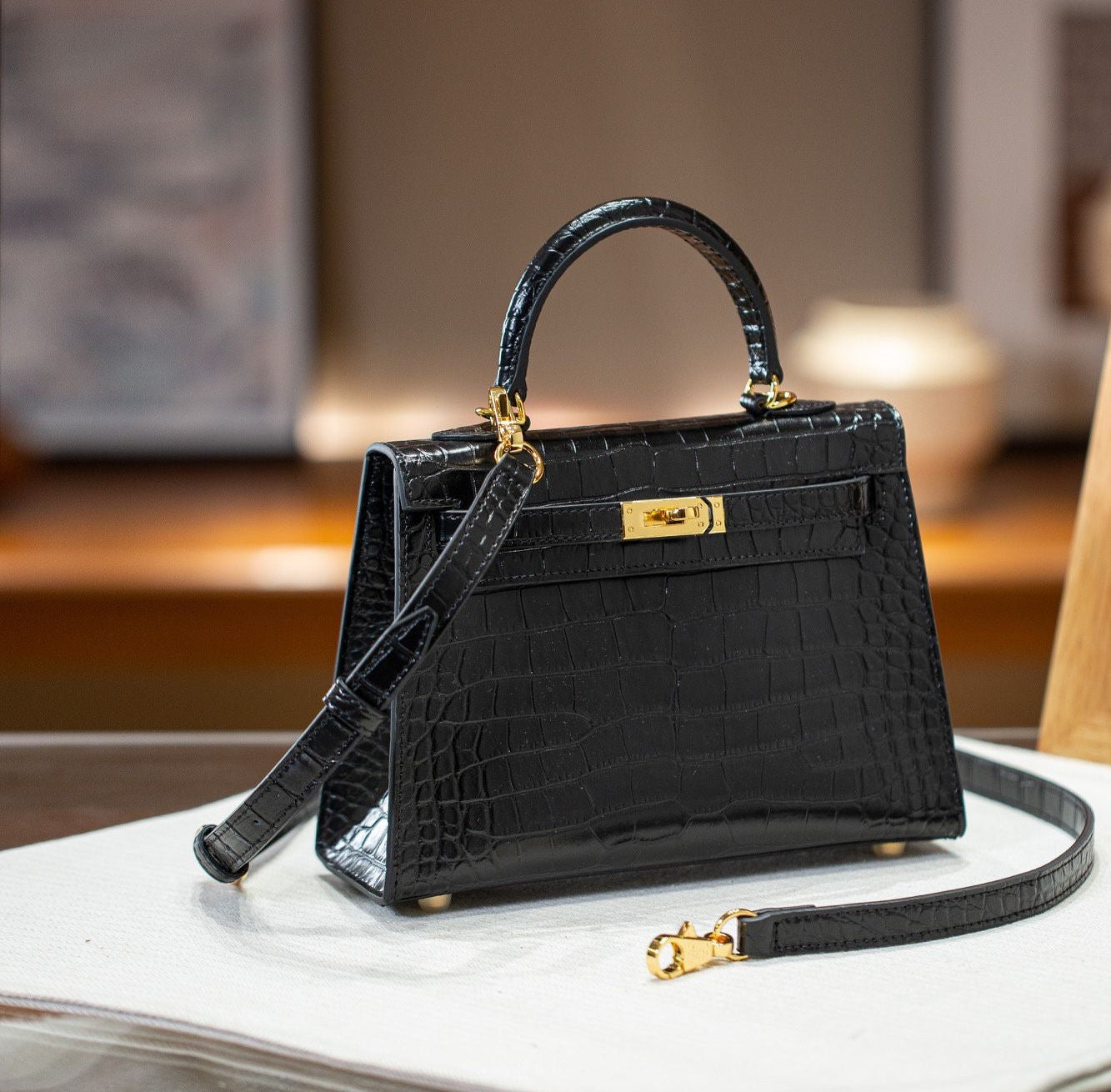 sac a main croco noir en cuir