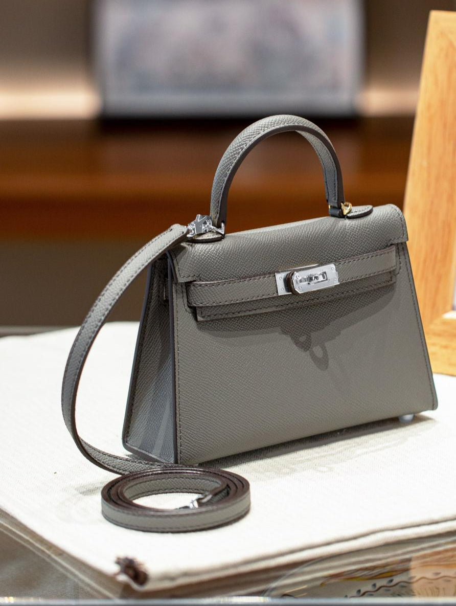 sac a main en cuir gris