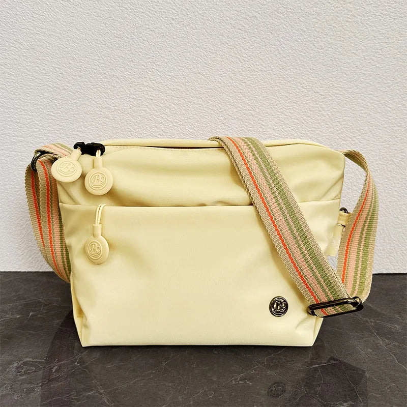 sac banane voyage jaune pastel