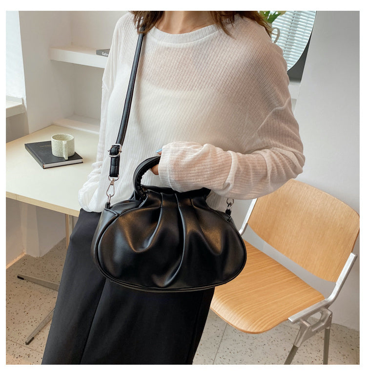 sac a main boule noir intemporel