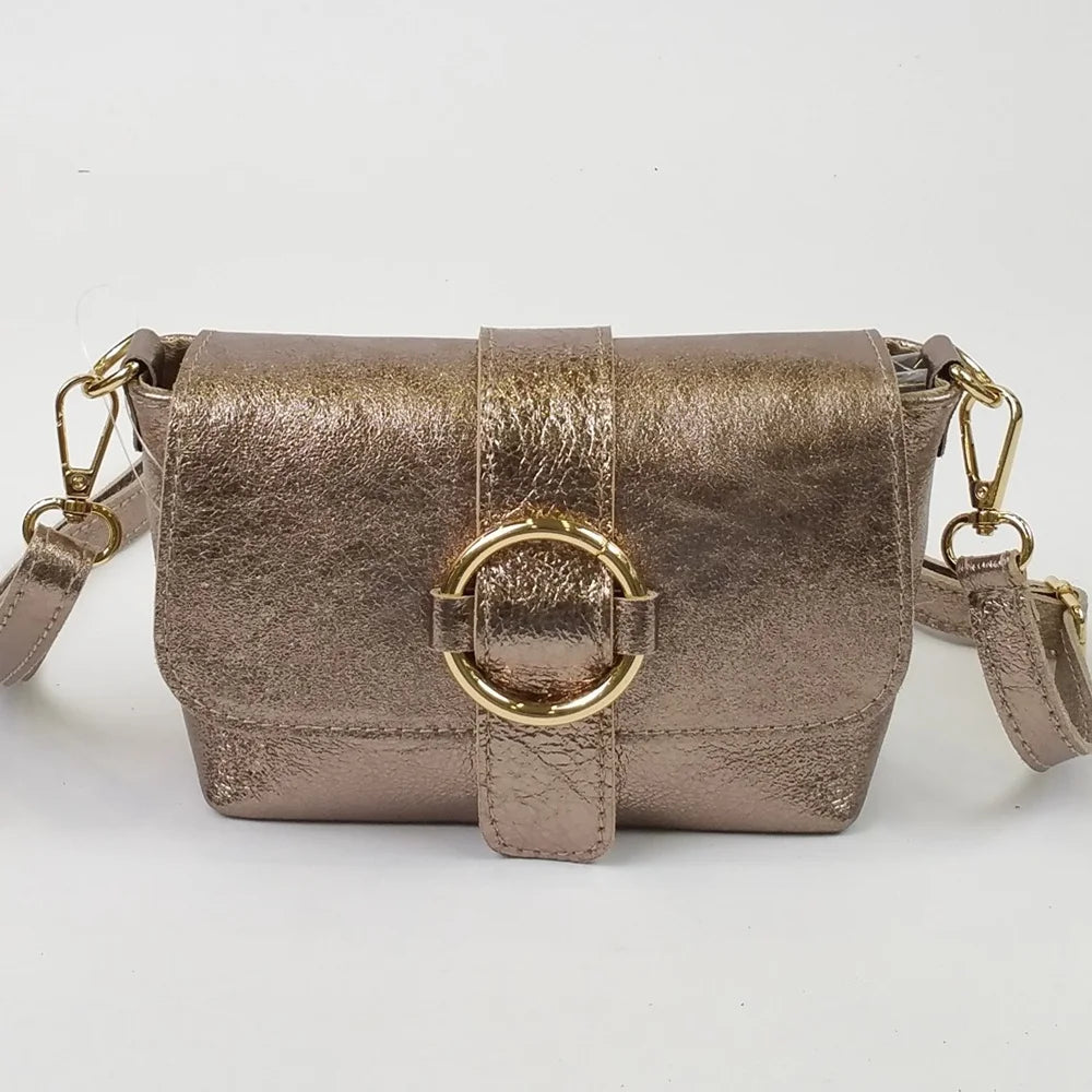 Sac irisé bronze à rabat et anneau doré, vue de face