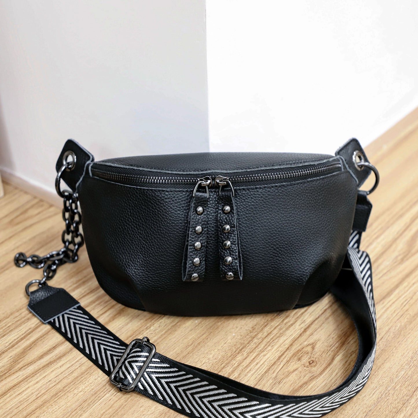 sac banane femme en cuir fendu noir