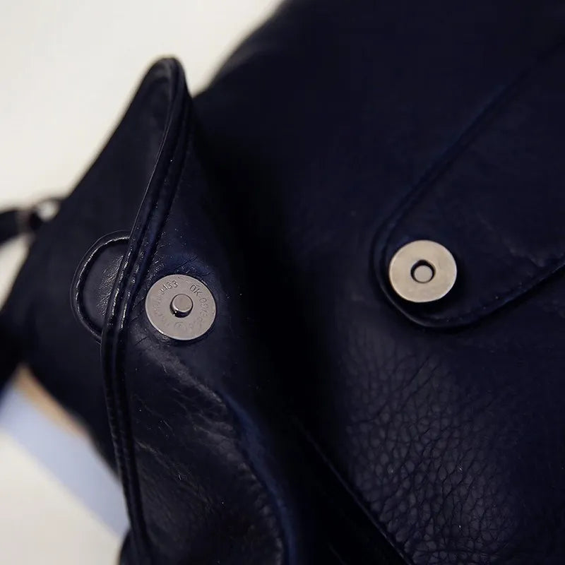 details du sac besace en cuir femme