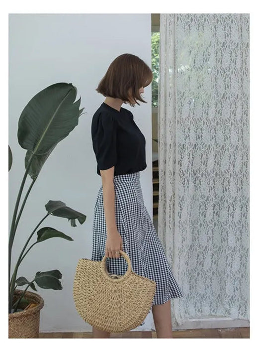 sac demi lune en paille porte a la main