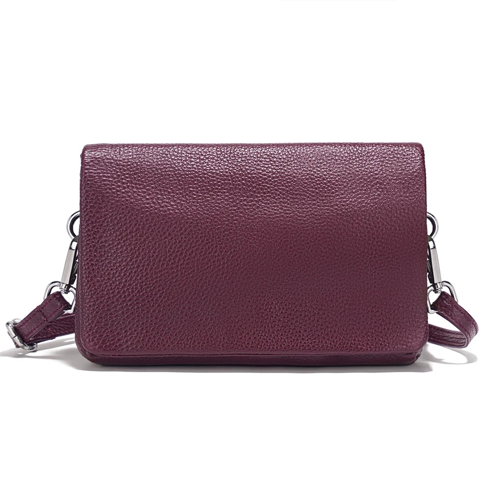 pochette bandoulière en cuir grainé violet taro, vue de face