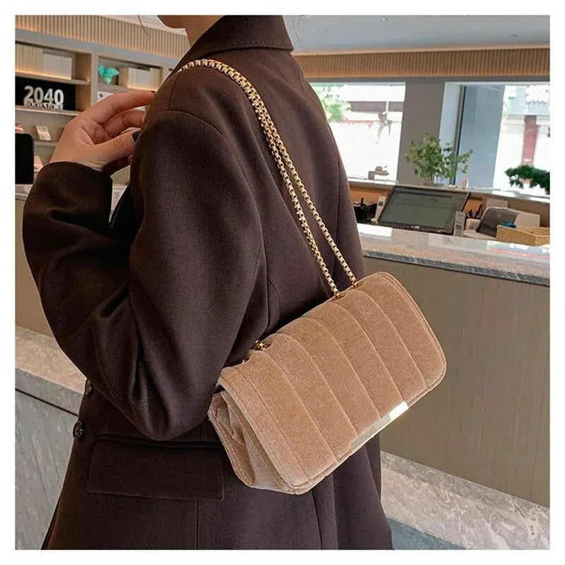 sac bandouliere velours avec chaine doré