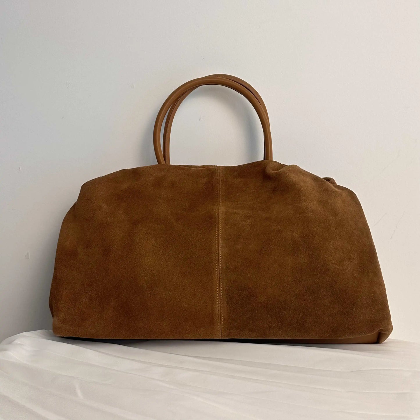 sac en daim marron grand format