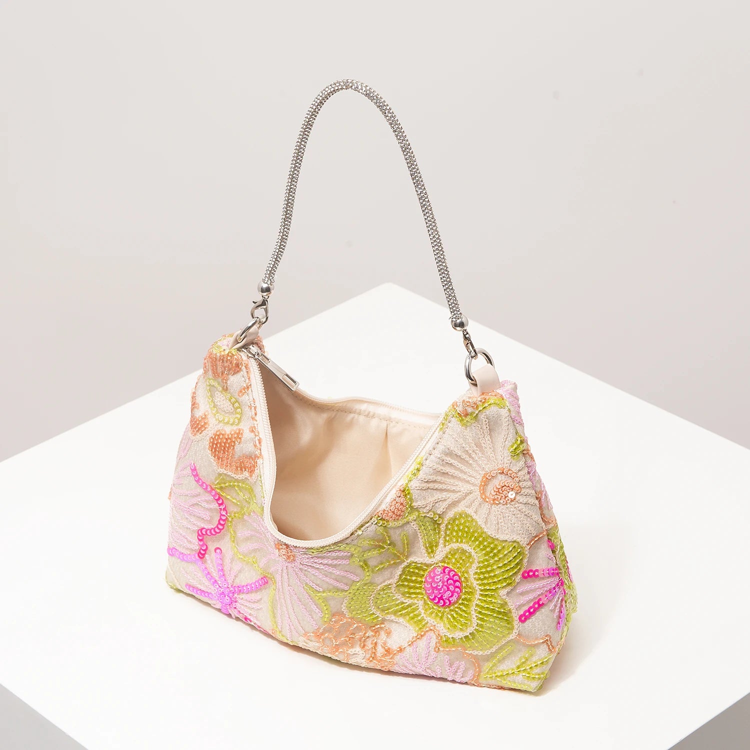 interieur du sac a main ete