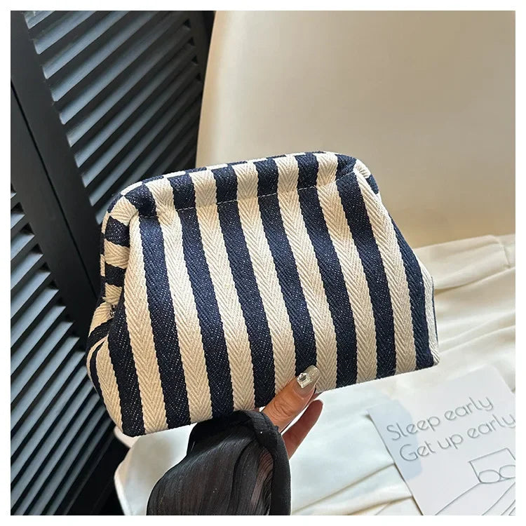 pochette femme en tissu bleu marine
