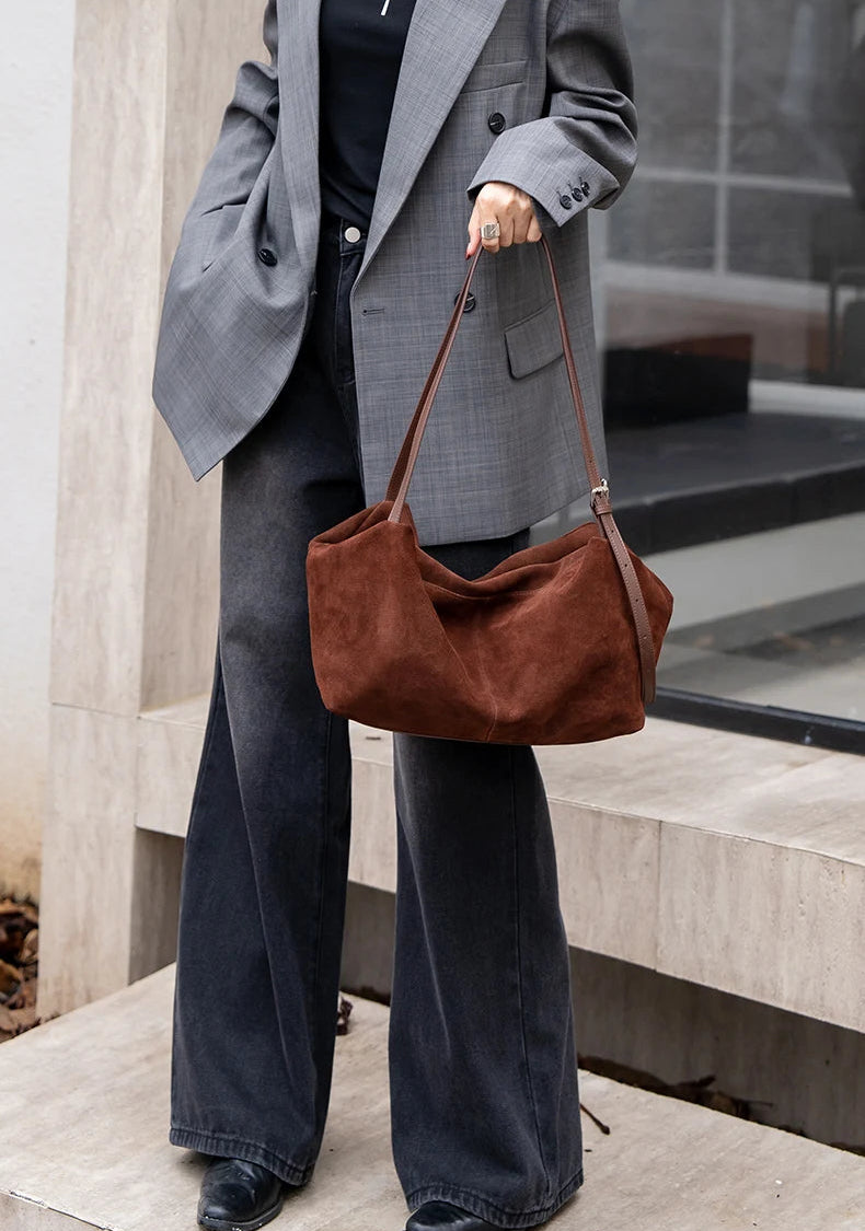 sac hobo tendance en daim marron chocolat