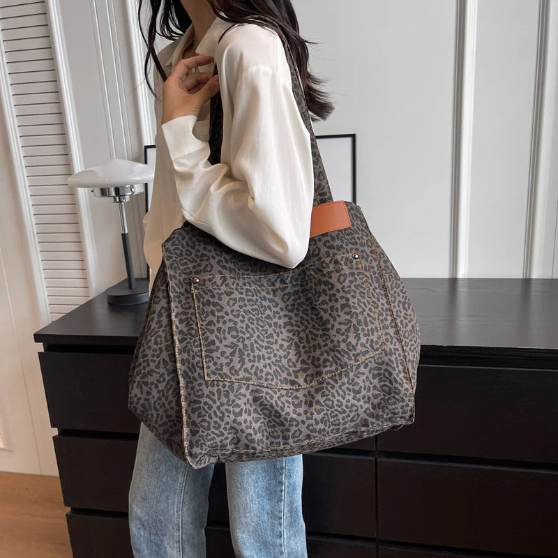 grand sac de plage a motif leopard