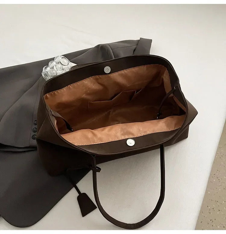 intérieur du grand sac a main femme