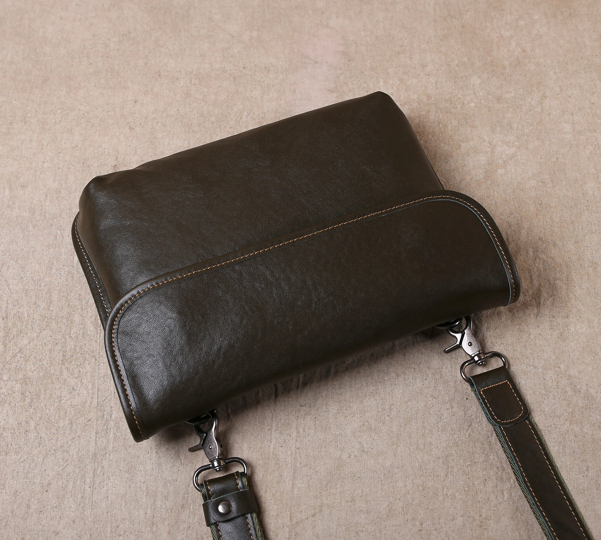 pochette homme cuir bandouliere elegante