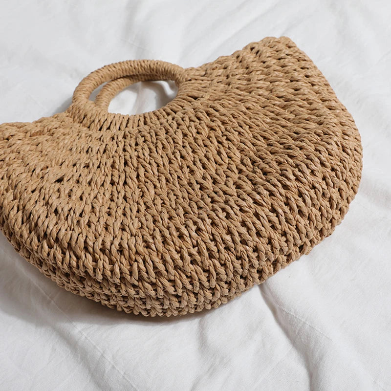 details du sac demi lune en paille