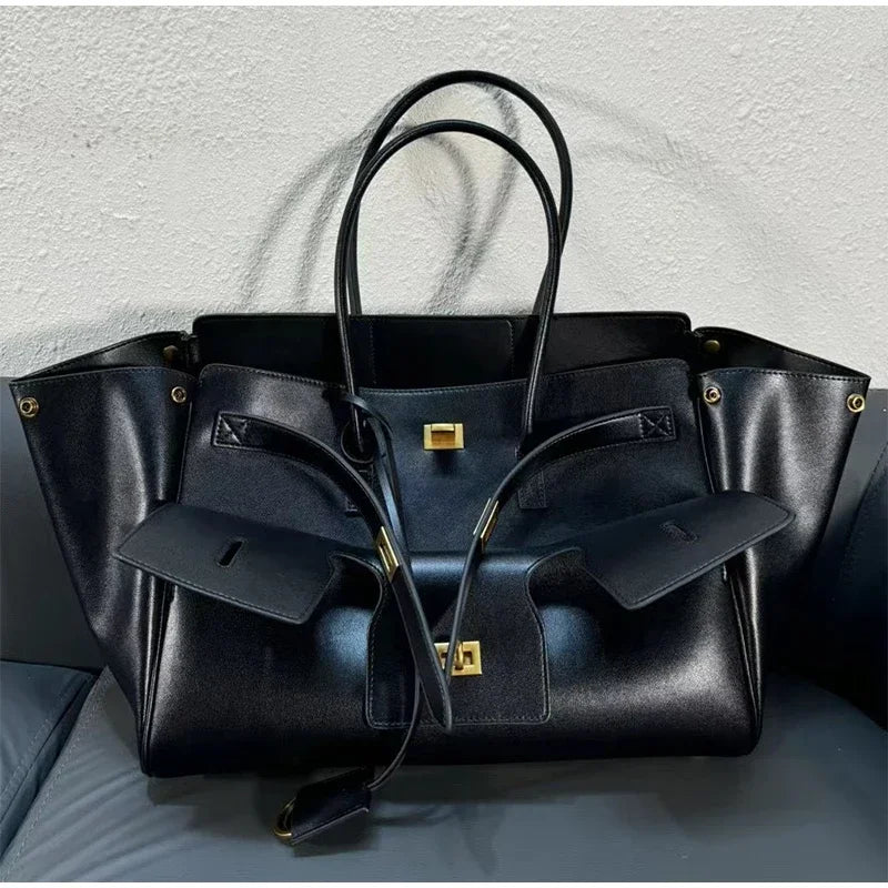 grand sac noir avec metals doré