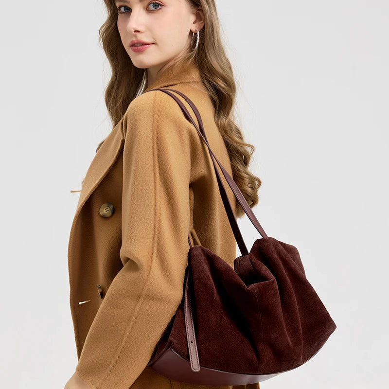 Sac à main en daim café porte a l epaule