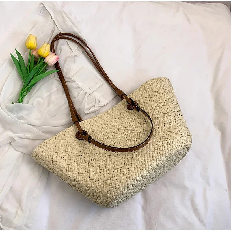 panier en paille ete