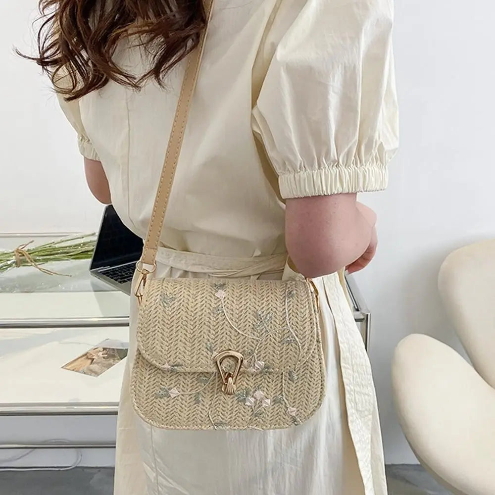 petit sac en paille chic beige