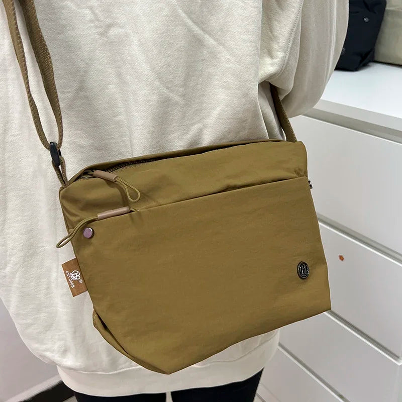 grand sac banane en nylon beige