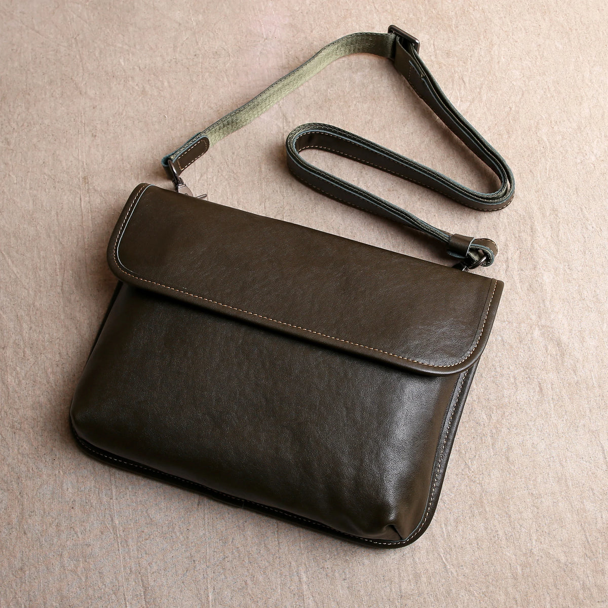 pochette homme cuir bandouliere tendance