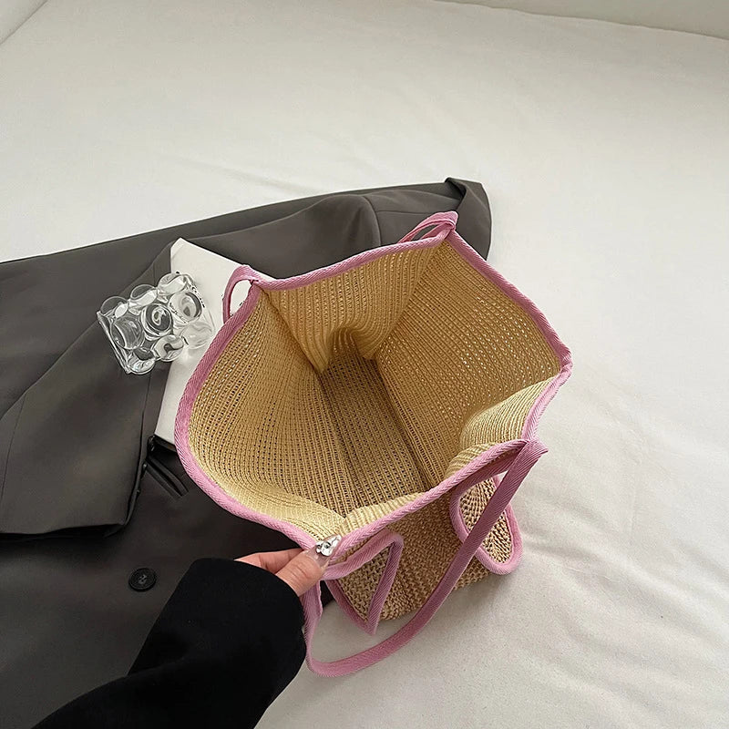 intérieur du sac en paille tendance