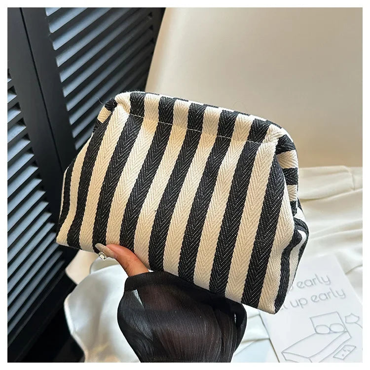 pochette femme en tissu noir
