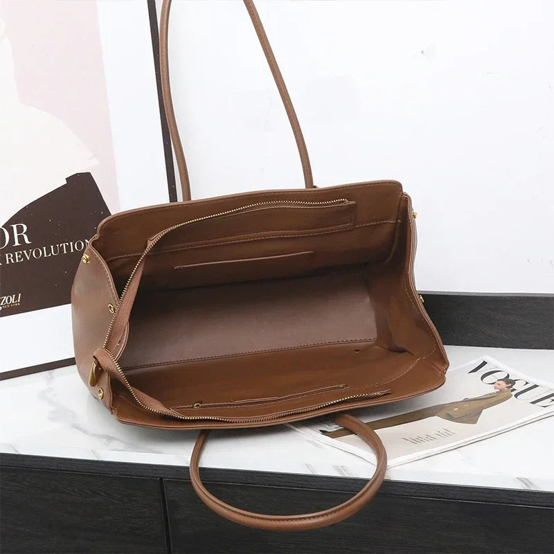 intérieur du grand sac cabas pour les cours marron 