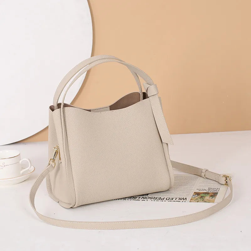 sac a main chic en cuir de couleur blanc