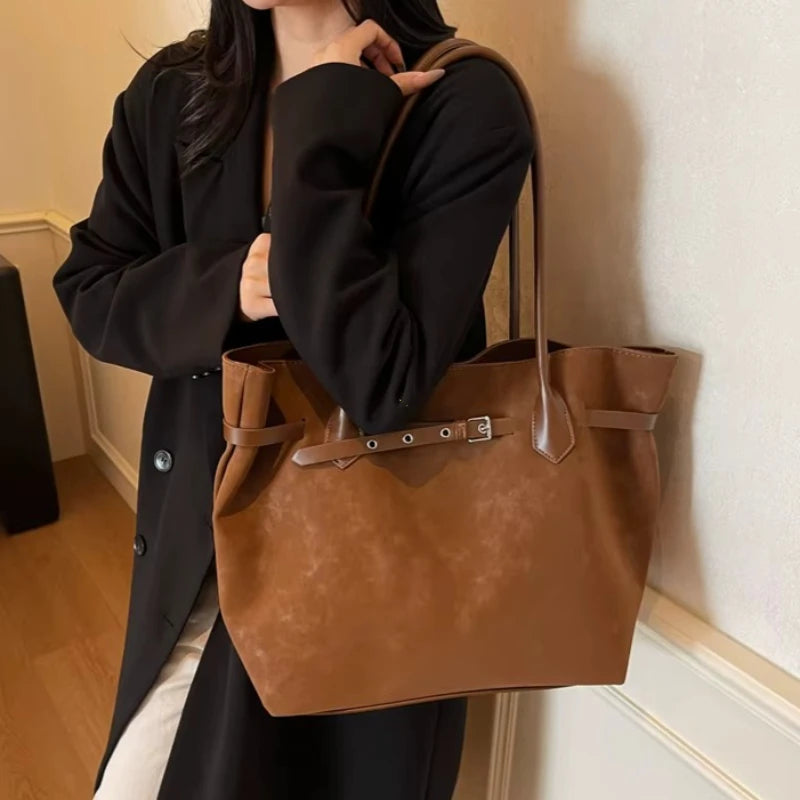 sac a main lyceenne en suede