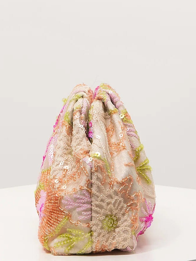 detials pochette a sequins