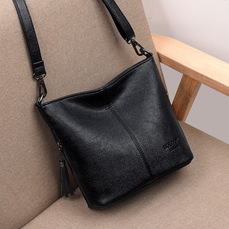 sac bandouliere noir cuir souple fini matte