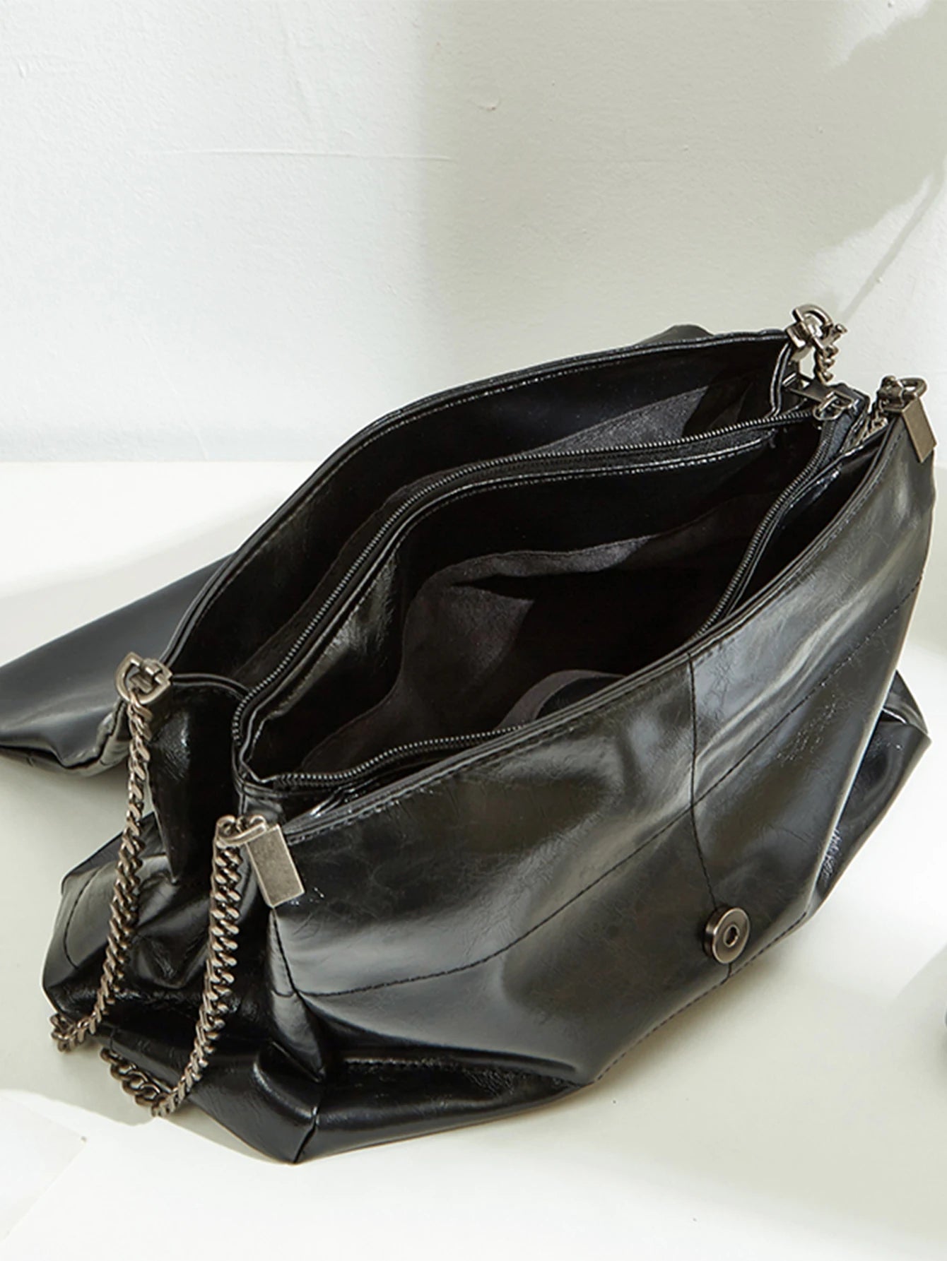 interieur du sac a main bandouliere noir