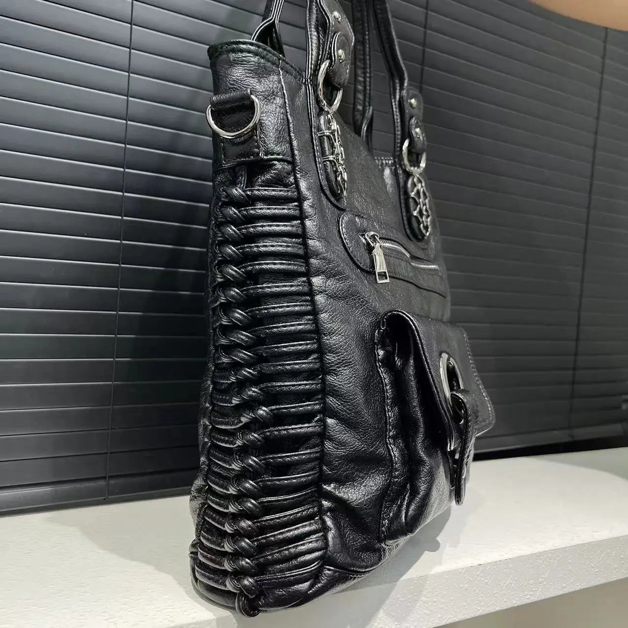 détails du Sac a Main Pour les Cours noir vintage