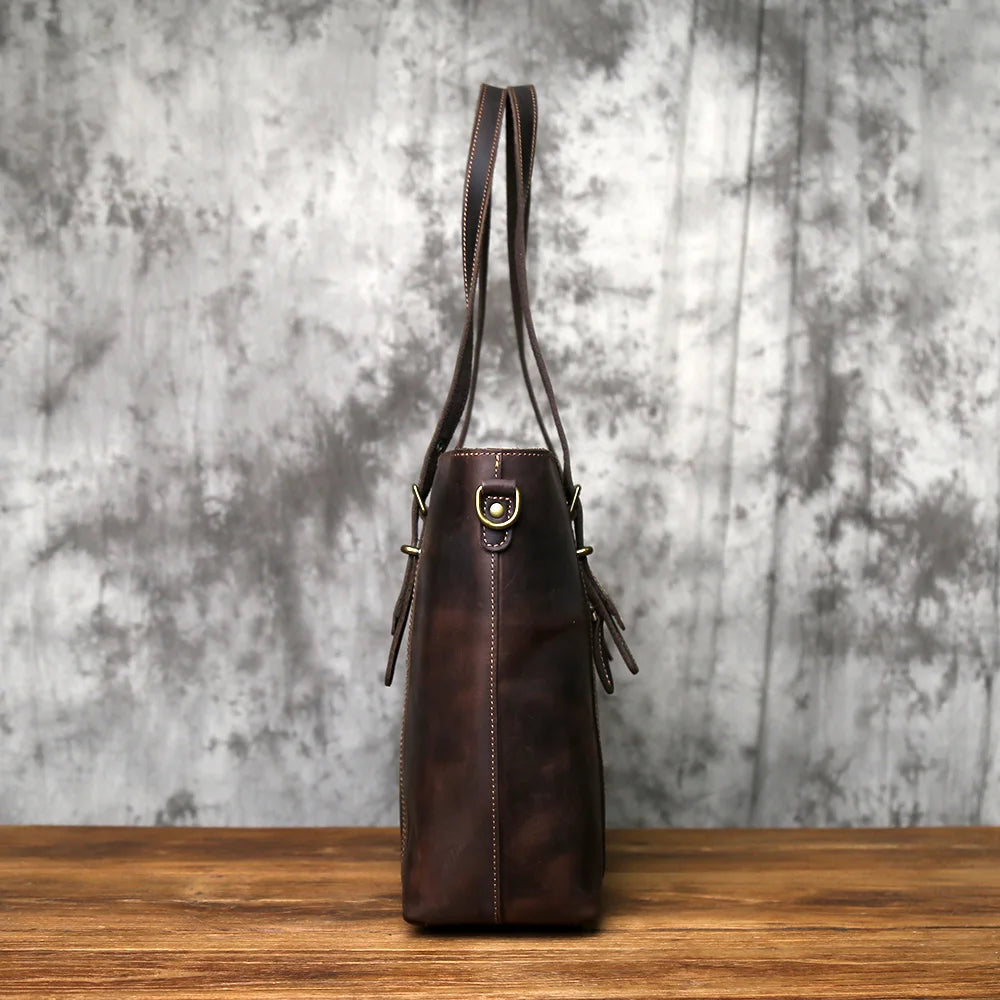 details du sac en cuir pour ordinateur