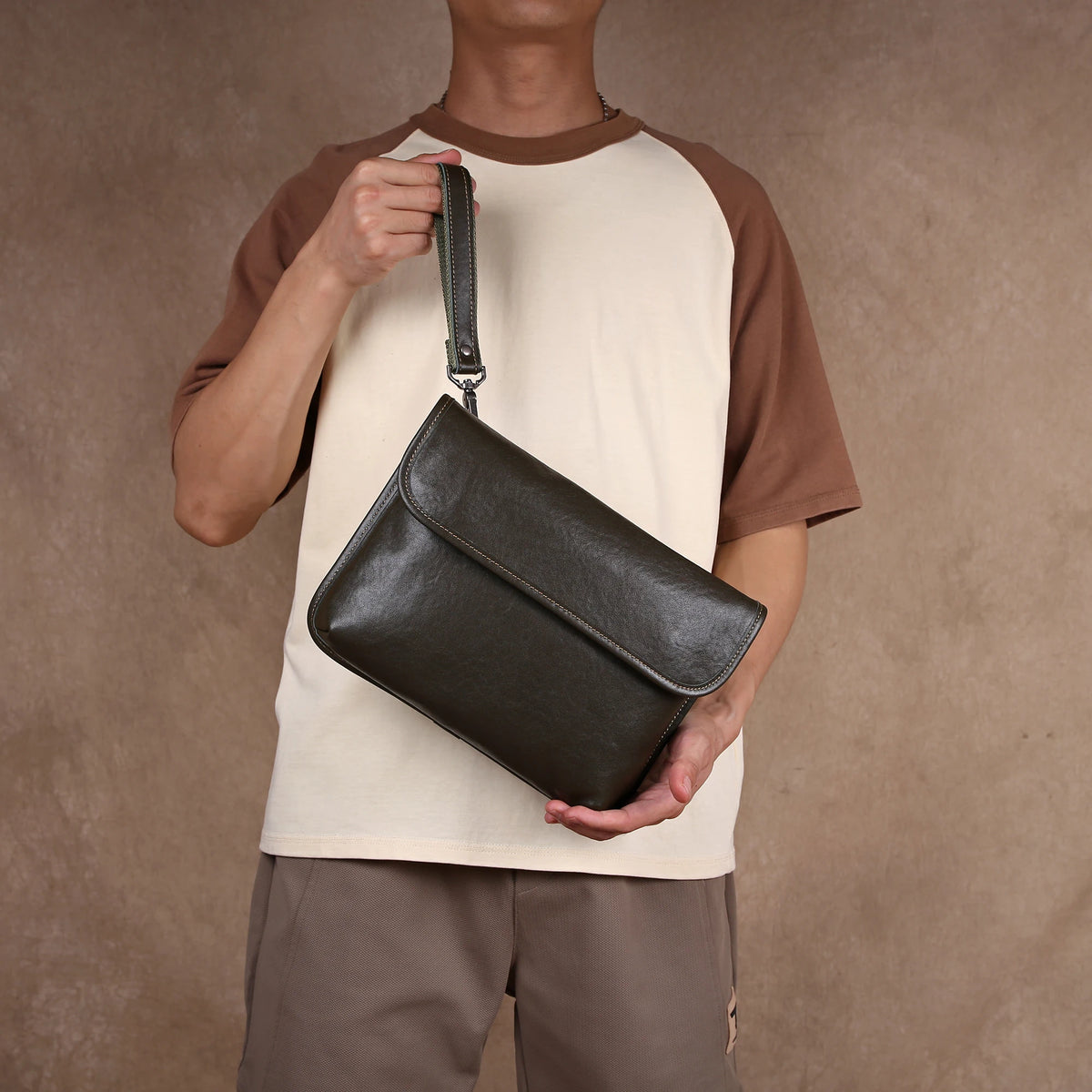 pochette homme cuir bandouliere olive