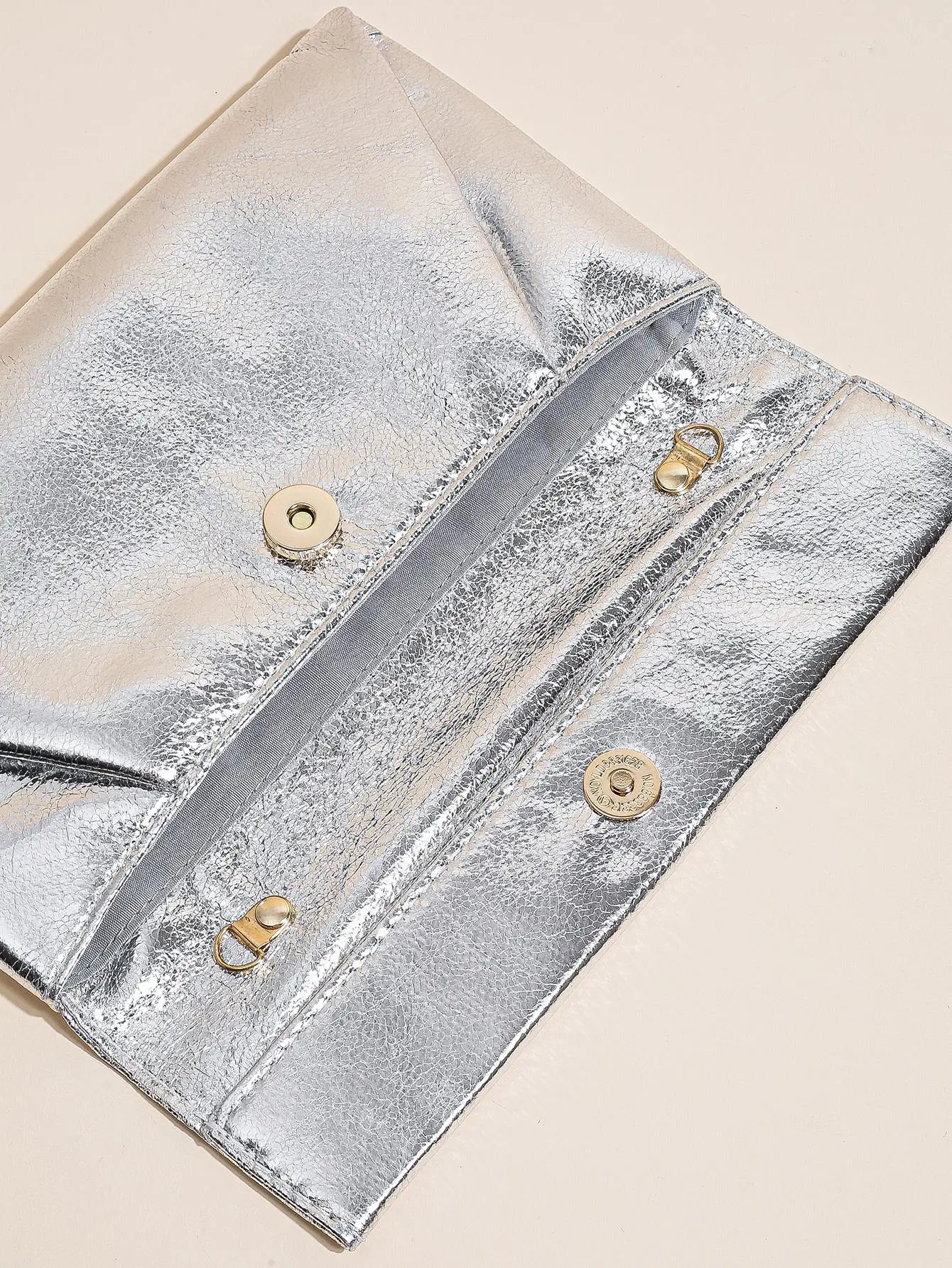 intérieur pochette metalise femme