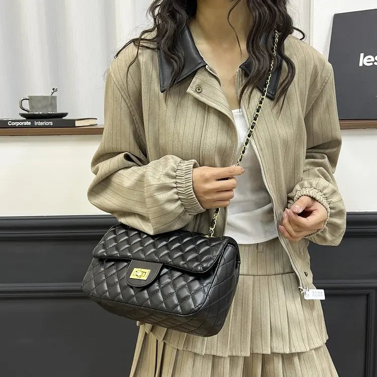 sac bandouliere matelasse noir intemporel