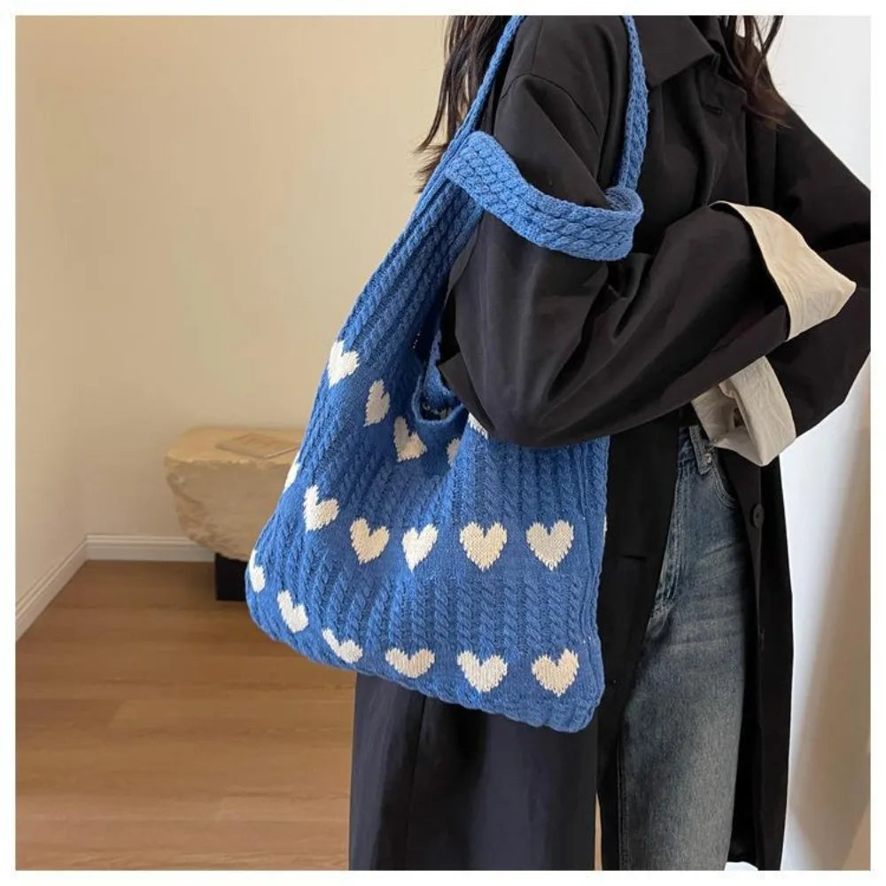 sac de plage souple bleu avec coeur blanc